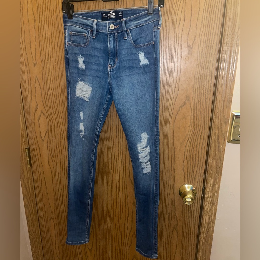 Hollister distressed skinny jeans